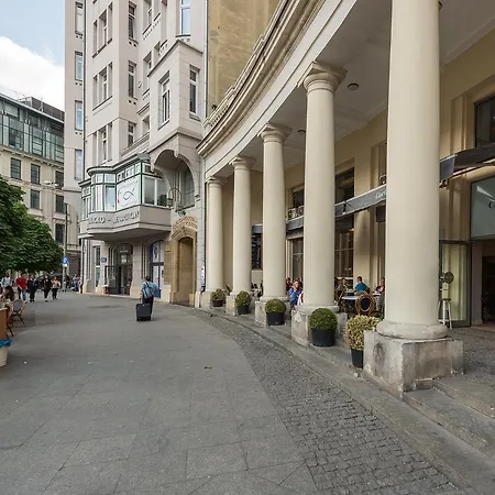 P&o Plac Zbawiciela Varsovia